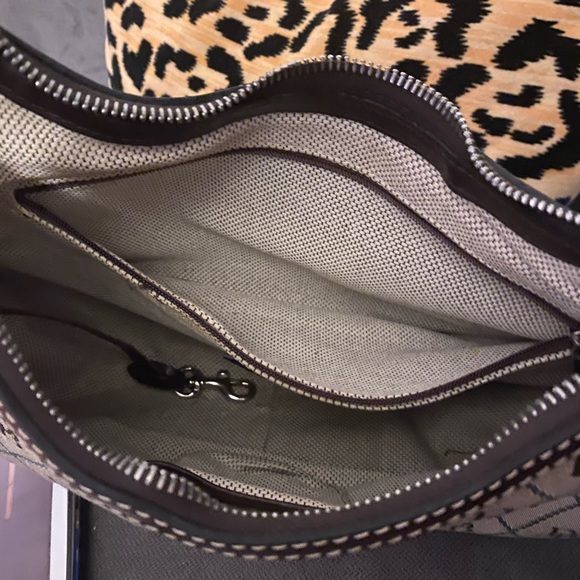 SOLD Vintage Dooney and Bourke shoulder bag - Picture 10 of 12